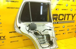 Дверь задняя левая для Mercedes-Benz M class 2003 года на фотографиях