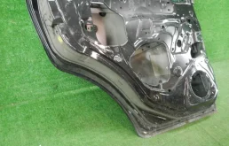 Дверь задняя левая для Suzuki SX4 2009 года на фотографиях