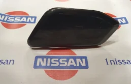 Крышка форсунки фароомывателя левая для Nissan X-Trail 2018 года на фотографиях