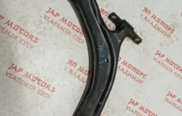 Рычаг передний правый нижний для Nissan X-Trail 2001 года на фотографиях