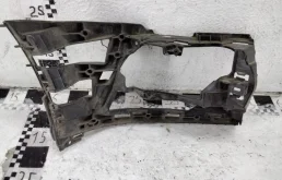 Кронштейн заднего бампера левый для Volkswagen Polo 2016 года на фотографиях