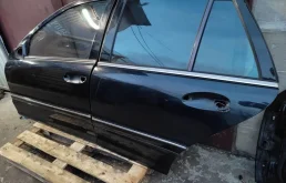 Двери для Mercedes-Benz C class 2006 года на фотографиях