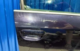 Дверь передняя правая для Audi A6 1999 года на фотографиях