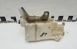 Бачок стеклоомывателя передний для Toyota RAV4 2014 года на фотографиях