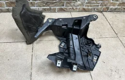 Кронштейн крыла задний левый для BMW X5 на фотографиях