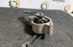 Опора двигателя передняя левая нижняя для Nissan Teana 2010 года на фотографиях