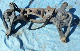 Задний подрамник для Volvo XC90 2003 года на фотографиях