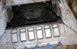 Опора двигателя задняя правая нижняя для Volkswagen Jetta 2005 года на фотографиях