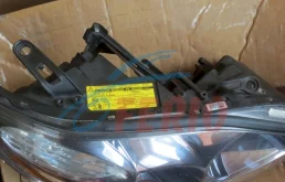 Фара правая для Lexus RX 2008 года на фотографиях