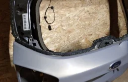 Крышка багажника для Ford Kuga 2011 года на фотографиях