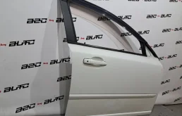 Дверь передняя правая для Volvo S40 1996 года на фотографиях