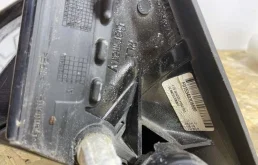 Стекла и зеркала для BMW 5er 2009 года на фотографиях