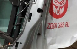 Дверь передняя правая для Audi A6 1999 года на фотографиях