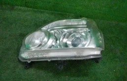 Фара левая для Nissan X-Trail 2010 года на фотографиях