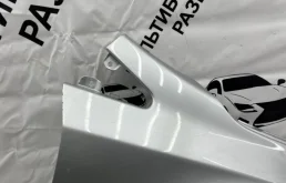 Крыло правое для Toyota Avensis 2018 года на фотографиях