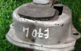 Опора двигателя передняя левая верхняя для BMW X5 на фотографиях