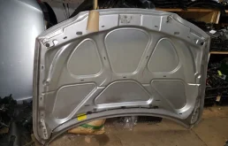 Капот для Volvo S80 2000 года на фотографиях