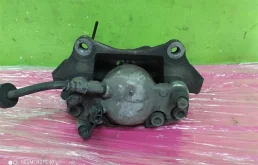 Суппорт передний левый для Audi A6 2010 года на фотографиях