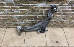 Рычаг передний правый нижний для Volvo XC90 2018 года на фотографиях