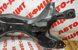 Подрамник двигателя для Toyota RAV4 2000 года на фотографиях