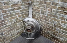 Кулак поворотный левый для Volvo XC90 2017 года на фотографиях