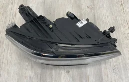 Фара ксенон левая для Volkswagen Passat 2015 года на фотографиях