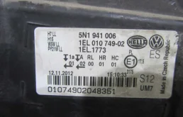 Фара правая для Volkswagen Tiguan 2012 года на фотографиях