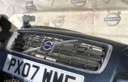 Решетка радиатора для Volvo S80 2009 года на фотографиях