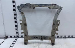 Подрамник двигателя для Renault Duster 2018 года на фотографиях