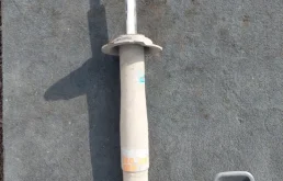 Амортизатор передний левый для BMW 5er 2008 года на фотографиях