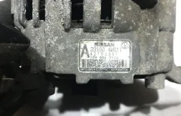 Генератор для Nissan X-Trail 2002 года на фотографиях