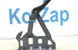 Петля капота левая для Kia Sportage на фотографиях