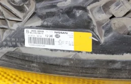 Фара ксенон левая для Nissan Qashqai 2008 года на фотографиях