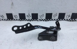 Петля капота правая для Toyota RAV4 на фотографиях