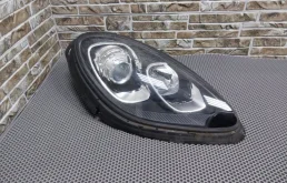 Фара правая для Porsche Macan 2015 года на фотографиях