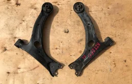 Рычаг передний правый нижний для Toyota Avensis на фотографиях