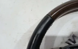 Руль для Toyota Land Cruiser 2021 года на фотографиях