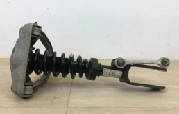 Рычаг передний левый верхний для Volkswagen Touareg 2008 года на фотографиях
