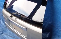 Крышка багажника для Nissan X-Trail 2000 года на фотографиях