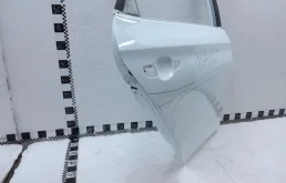 Накладка на дверь задняя правая для Hyundai Solaris 2018 года на фотографиях