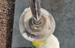 Амортизатор передний левый для BMW 5er 2008 года на фотографиях