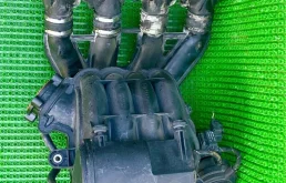 Впускной коллектор для Volkswagen Passat 2003 года на фотографиях