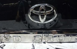 Крышка багажника для Toyota Land Cruiser 2014 года на фотографиях