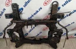 Подрамник двигателя для Suzuki Grand Vitara 2013 года на фотографиях