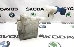 Бачок стеклоомывателя передний для Skoda Octavia 2010 года на фотографиях