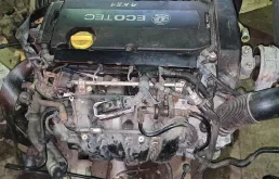 Двигатель без навесного для Opel Astra 2015 года на фотографиях