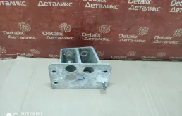 Кронштейн переднего бампера правый для Toyota RAV4 2009 года на фотографиях