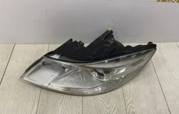 Фары для Skoda Octavia 2004 года на фотографиях