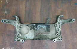 Подрамник двигателя для Volkswagen Passat 2014 года на фотографиях