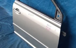 Дверь передняя правая для Toyota Avensis 2004 года на фотографиях